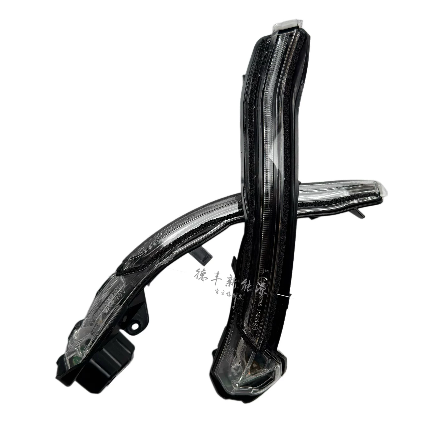 Suitable for NIO L60 rearview mirror direction light rearview mirror light with light bar reflector turning light double flash