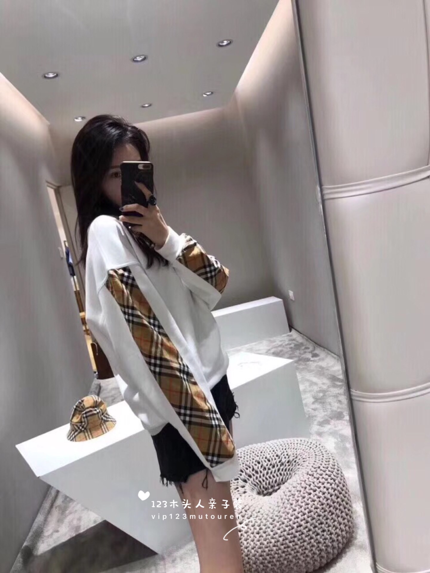 Baby cha-con 2018 thu đông 2018 một gia đình gồm ba chiếc áo len kẻ sọc cộng với bộ đồ liền thân nhung của mẹ và con gái đồ gia đình