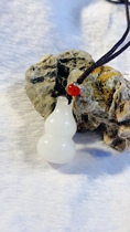 Natural Xinjiang Gold Silk Jade Gobi Mutton Fat Gourd Pendant is on sale for the New Year