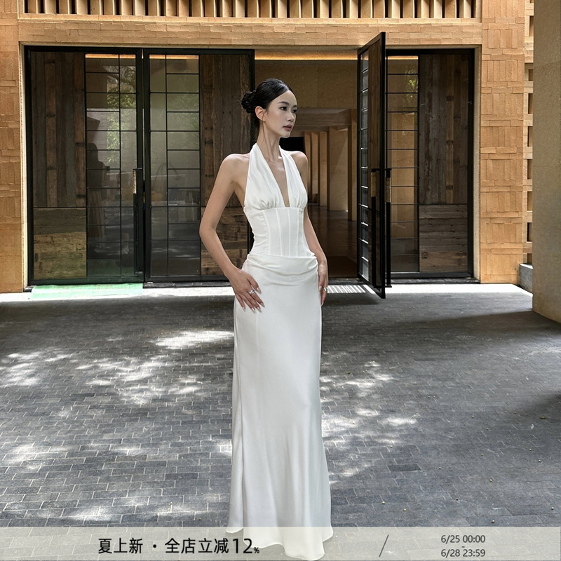 Venuie French-Style White Halter Neck Dress with V-Neck, Fishbone Satin, Unique Design, High-End Feel, Backless Long Dress Venuie French-Style White Halter Neck Dress with V-Neck, Fishbone Satin, Unique Design, High-End Feel, Backless Long Dress