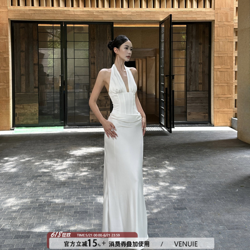 Venuie French-Style White Halter Neck Dress with V-Neck, Fishbone Satin, Unique Design, High-End Feel, Backless Long Dress