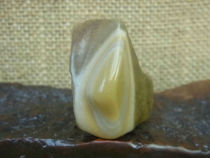 Cream heart Jasper seed ornamental stone new exquisite natural stone collection Alashan Gobi agate raw stone D