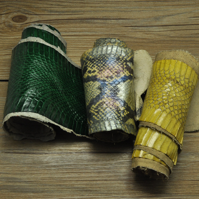 Snake Pippa stock is sold for a whole price with a full price characteristic color snake color to see the 1-20 number