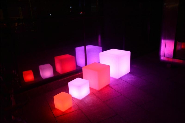 LED ngoài trời chiếu sáng đồ nội thất vuông phân KTV ghế sofa thanh bàn ghế vuông vuông đèn đầy màu sắc phân - Giải trí / Bar / KTV
