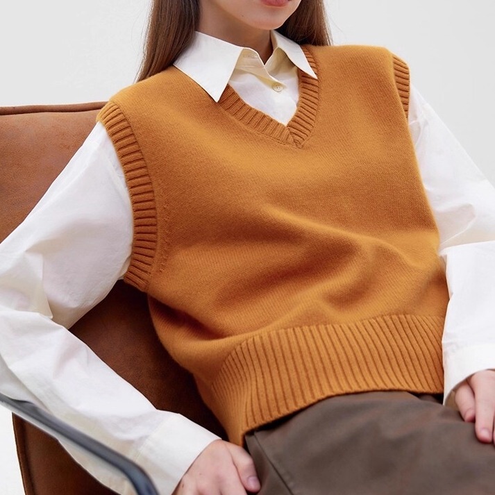 High-End Vintage V-Neck Vest, Autumn and Winter Age-Reducing Knitted Vest, Sleeveless Vest, Versatile, Bright Orange Color High-End Vintage V-Neck Vest, Autumn and Winter Age-Reducing Knitted Vest, Sleeveless Vest, Versatile, Bright Orange Color