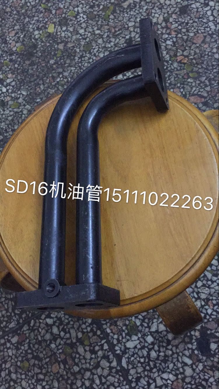 Hill push SD16 ty160 bulldozer to pick up oil pipe iron pipe hardpipe of engine oil filter core seat