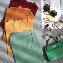 LunaMade mouth tablet with fine needle skinned with 100 extra-fine light and machine washable V collar wool to undershirt