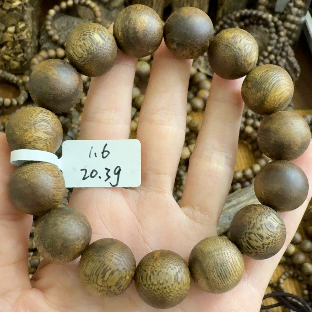 新製品のニャチャン飴結老料沈香手串 新製品のニャチャン飴結老料沈香手串 新製品のニャチャン飴