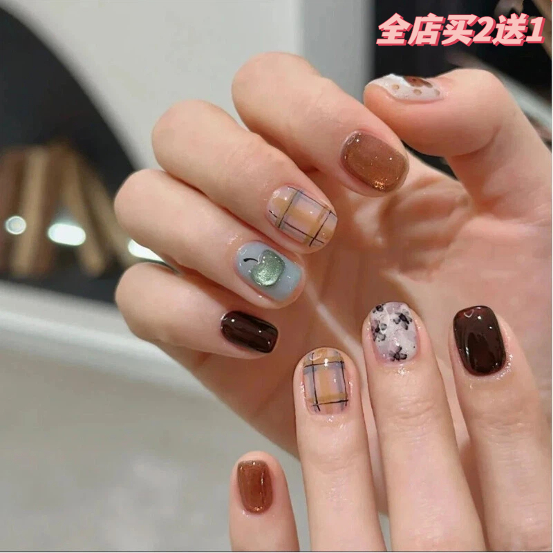 Cat-Eye Short Fake Nails for Autumn and Winter, Cute Bear and Flower 3D Apple Nail Art, Flattering for Skin Tone, Semi-Handmade Fake Nail Stickers