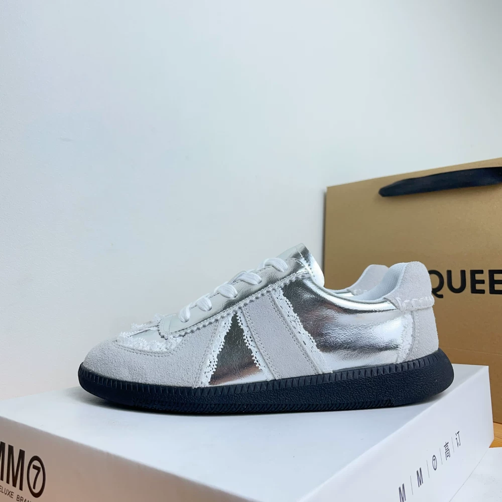 Узкие туфли Niche Niche Lelara Sleeid Shoes 2024 Новые Взрывные Серебряные Туфли балетные для свободного времени спорт мелкие белые Abang Туфли