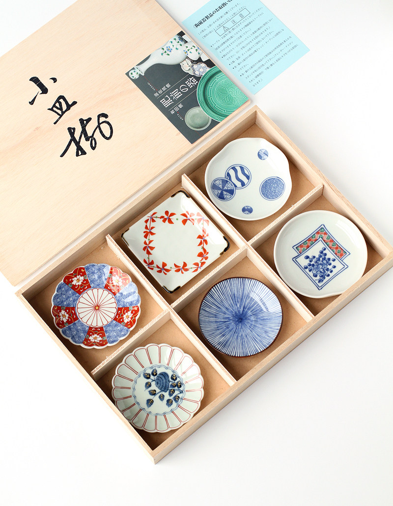 Japanese original imported with field Burn Flower Type saucer Saucer Small Pan Dip Saucer Cups Tray Suit Wooden Box Gift Box