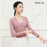 Розовый топ с длинными рукавами