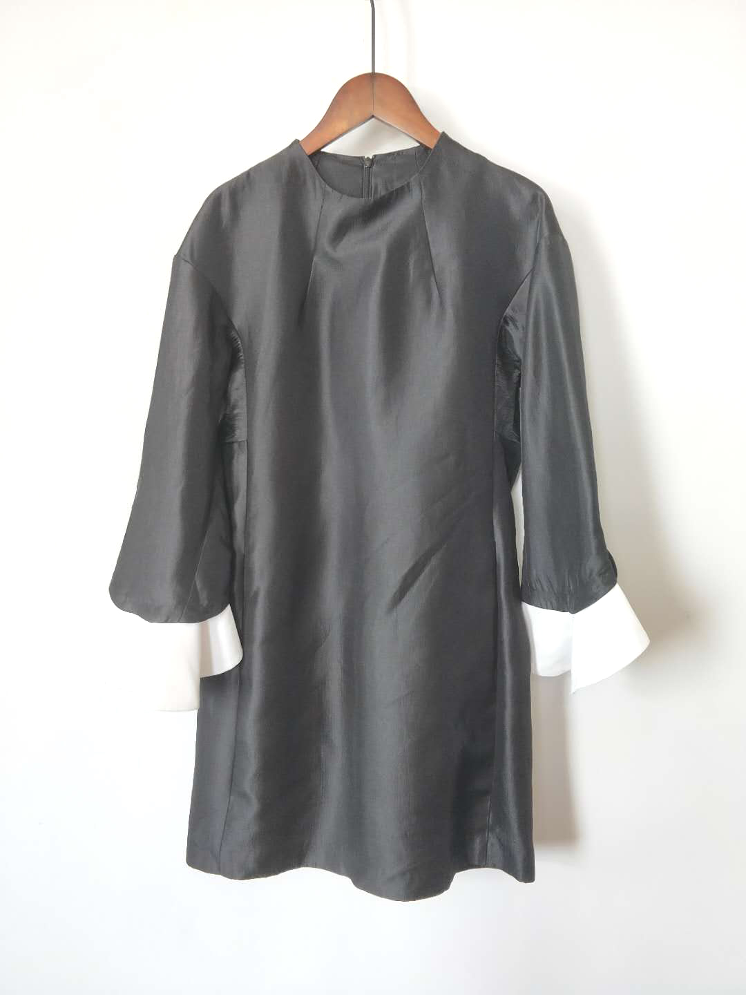 2018 mùa thu mới của phụ nữ thời trang cổ tròn tay áo dài khâu váy A2FA53301 váy 2 dây body