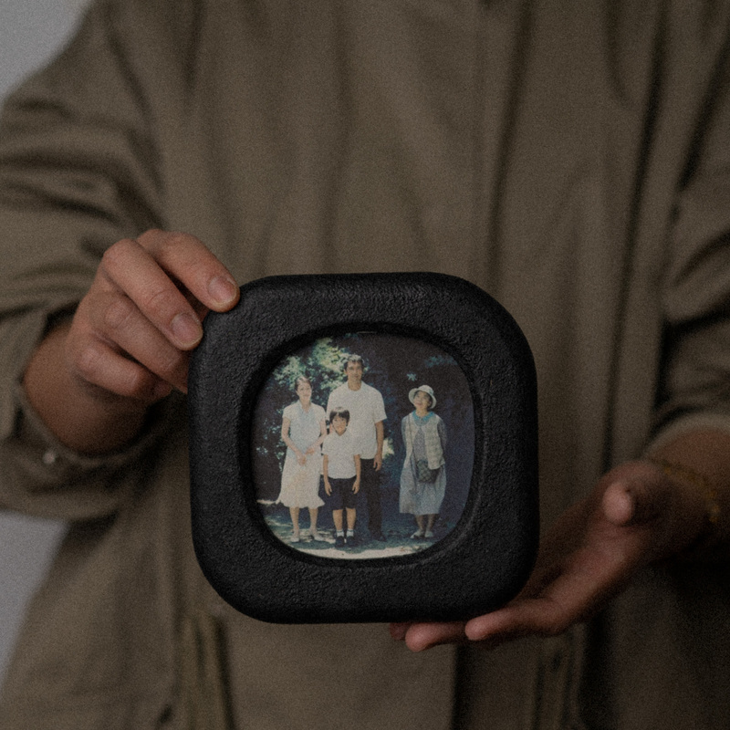 High-Quality Solid Wood Oval Black Art Frame with Rounded Edges for Photography, Portraits, and Paintings