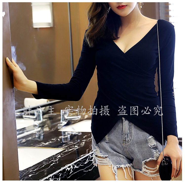 Áo thun da báo nữ tay dài mùa đông phiên bản Hàn Quốc có size lớn Kiểu dáng mỏng không đều cổ chữ V hai bên mặc áo sơ mi chạm đáy quần jean nữ ống rộng