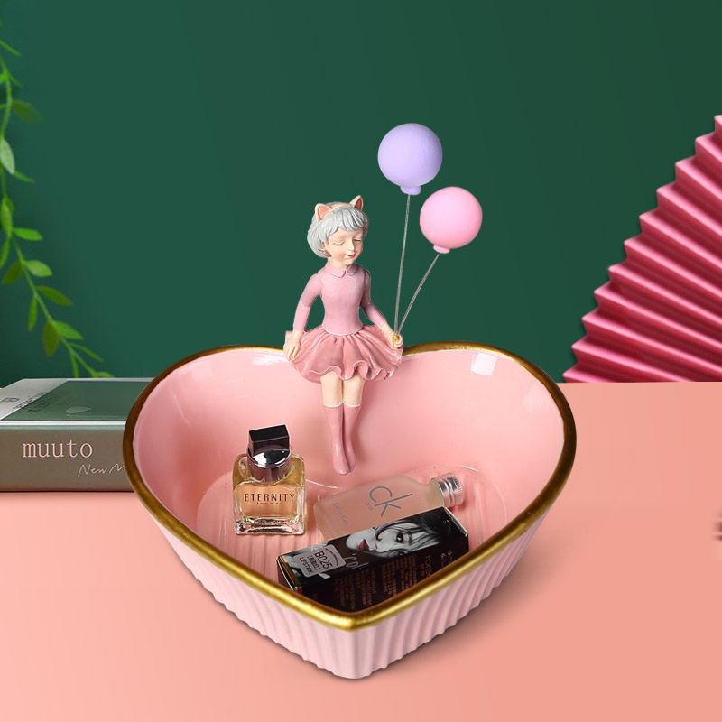 Rare Love Nordic Light Luxury Character Collection Box Creative Genon Key Containing Swing Piece Living-room Tea Table Shoe Cabinet Decorations 