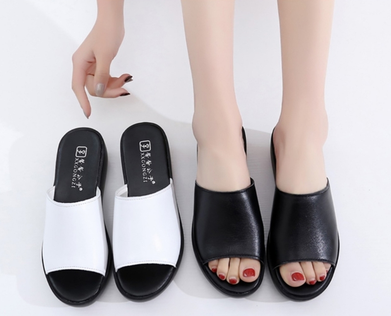 Xinxin Gongzi Mid-Heel Comfortable Thick-Soled Sandals for Women, Summer Fashion, Simple and Versatile Slip-On Mom Slippers