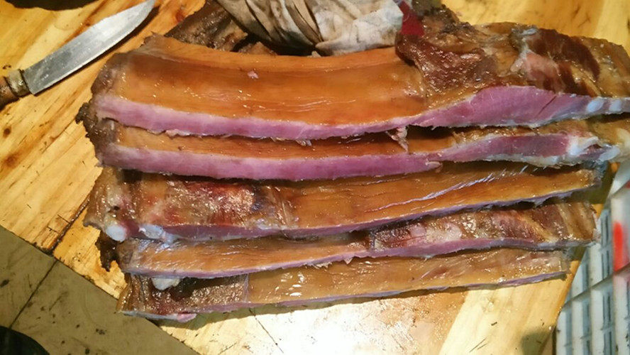 Farm-made Sichuan-flavored cypress branches smoked pork ribs and pork ribs Chongqing Fengjie specialty