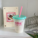 Вместительный и большой пластиковый портативный стакан со стаканом