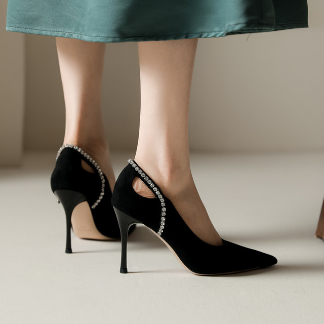 ເກີບສົ້ນສູງສີດໍາສໍາລັບແມ່ຍິງທີ່ມີ heels stiletto ທີ່ບໍ່ເມື່ອຍ, ສະດວກສະບາຍ suede ເກີບເຮັດວຽກສໍາລັບແມ່ຍິງທີ່ມີ rhinestones, ເກີບປາຍແຫຼມຝຣັ່ງສູງ.
