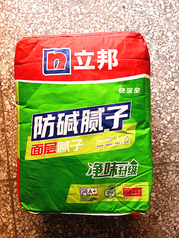 得高高分子防水材料：给家里的墙面穿上“防护衣”，再也不怕漏水啦！🛡️🏠