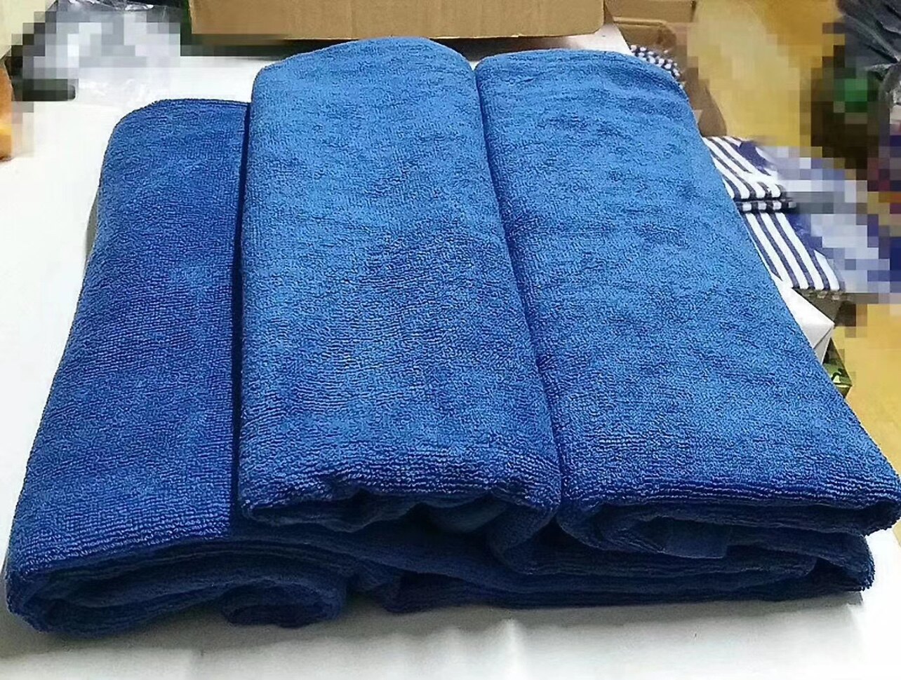 The fur of the sea is covered with a