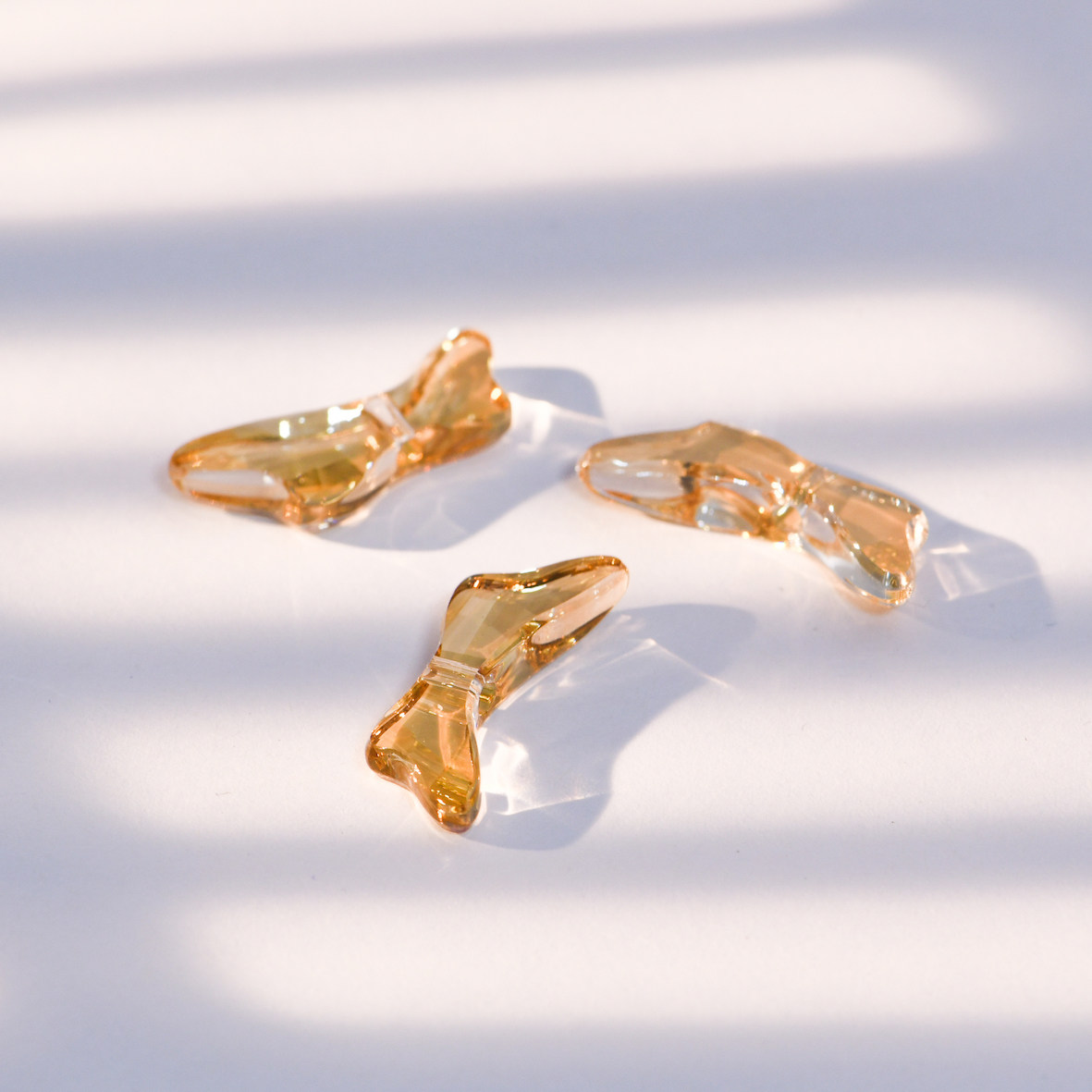 Shun Feng Spot Import Shi Home Transparent Austria Crystal 6905 Abstract Butterfly knot 30mm Jewelry Diy Accessories