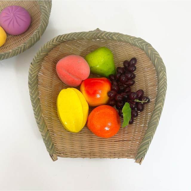 Open kitchen fruit storage basket asphalt peel