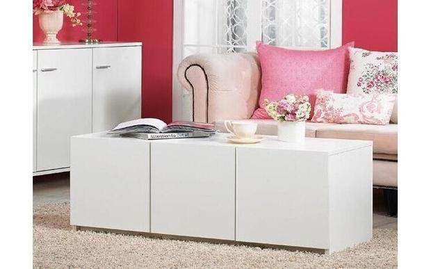 Cửa hàng đồ lót trưng bày kệ đồ lót bằng sắt rèn trong đảo trưng bày áo ngực đứng trên kệ trưng bày kệ trưng bày