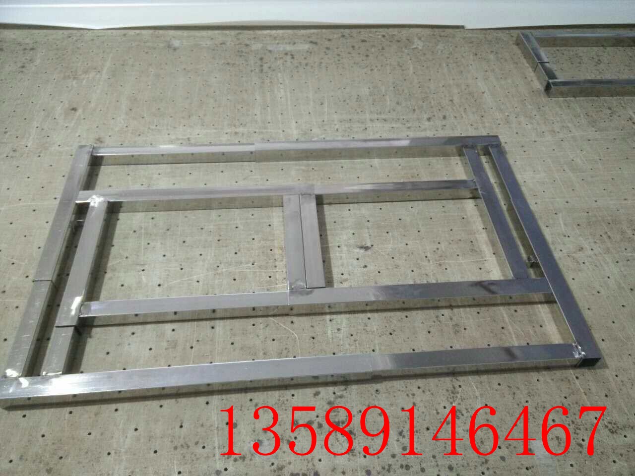 Base plate vacuum laminator with base plate vacuum laminator with base plate vacuum suction plastic molding machine with base plate