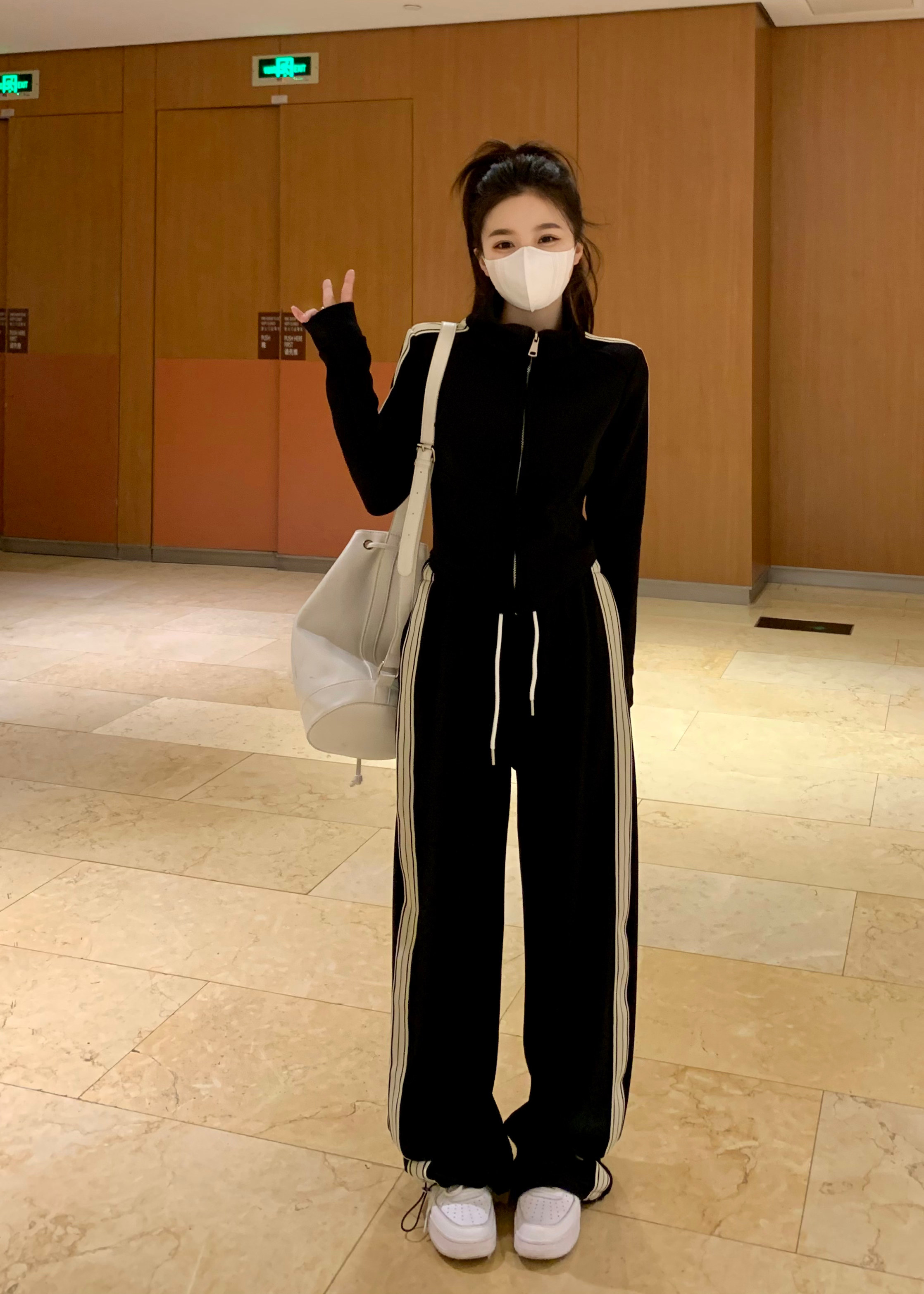 Стильные костюмы 大码休闲运动套装女秋季2025新款黑色显瘦外套高腰显瘦长裤两件套