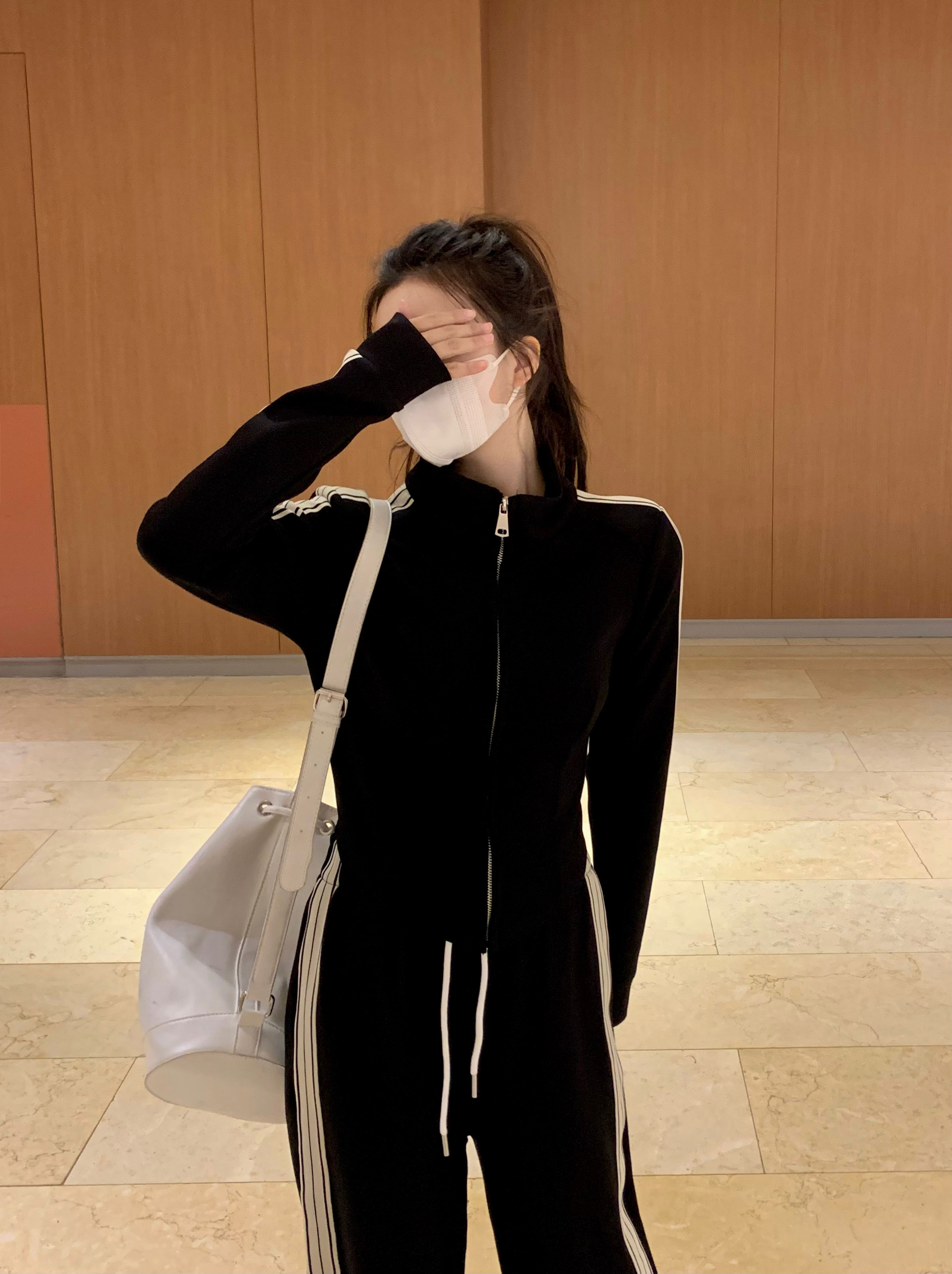 Стильные костюмы 大码休闲运动套装女秋季2025新款黑色显瘦外套高腰显瘦长裤两件套