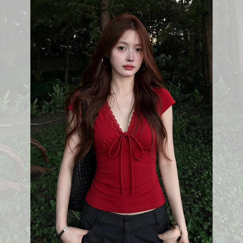 Plus-Size Red Lace Patchwork V-Neck Tie Short-Sleeve T-Shirt for Women, Summer Dopamine Beach Outfit, Regular Shoulder Top