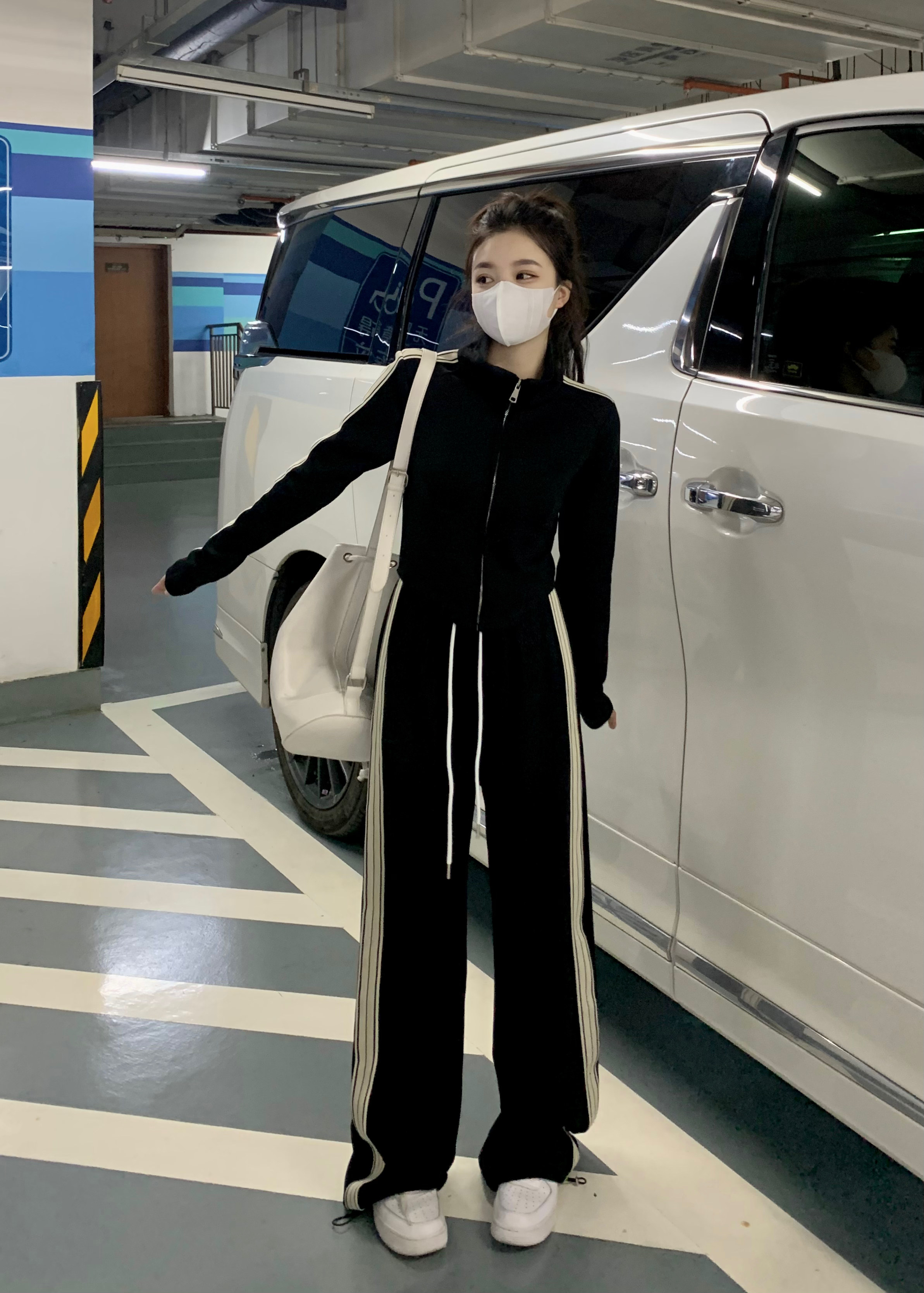 Стильные костюмы 大码休闲运动套装女秋季2025新款黑色显瘦外套高腰显瘦长裤两件套