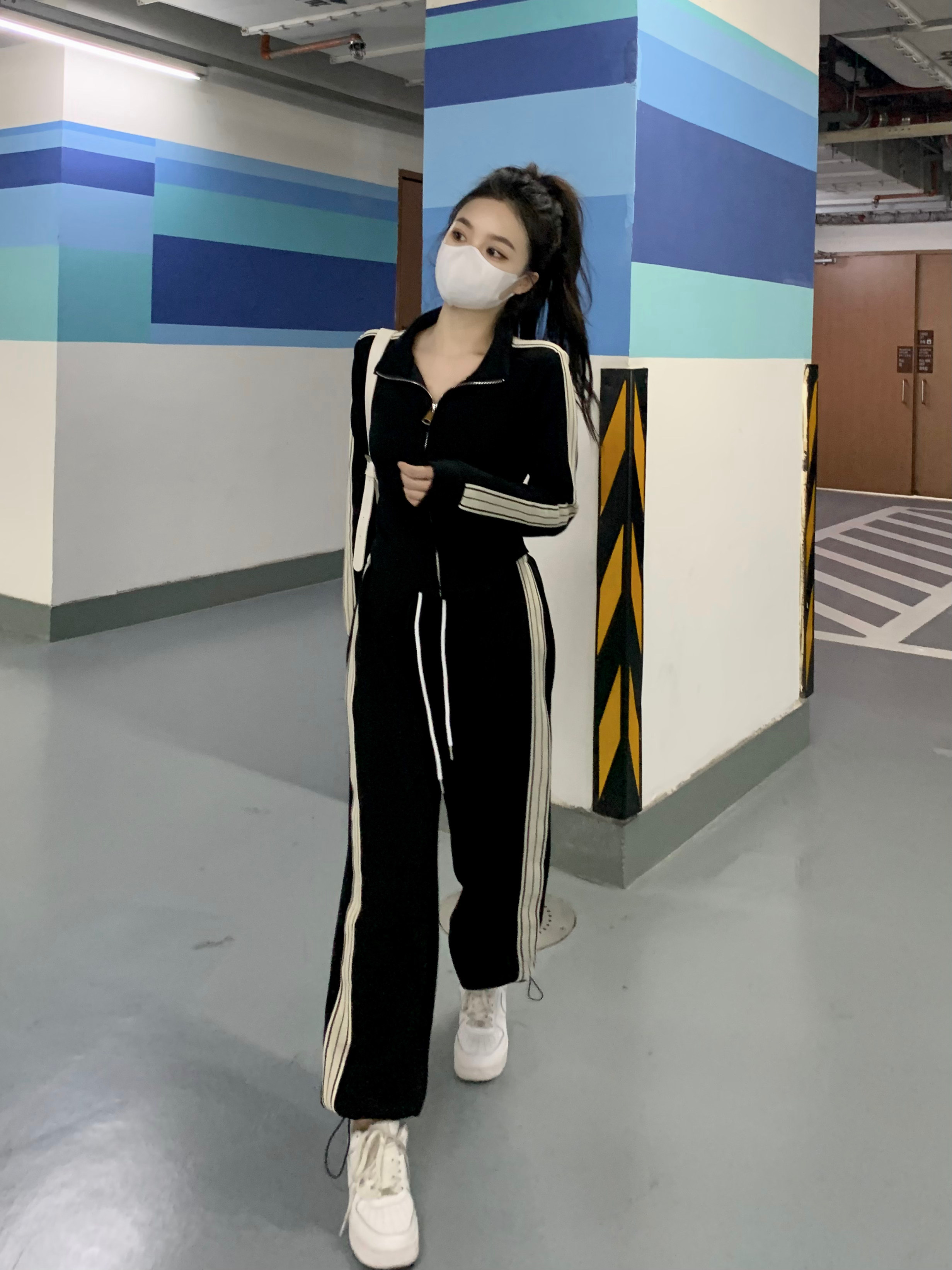 Стильные костюмы 大码休闲运动套装女秋季2025新款黑色显瘦外套高腰显瘦长裤两件套