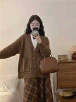 Желтовато-коричневый свитер