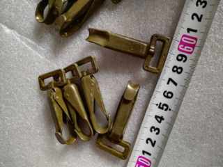 Schlüsselanhänger mit schweizer pfeffer- und salz-rucksackschnalle, militärschnalle