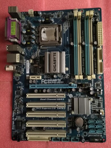 Gigabyte P43 motherboard GA-P43-ES3G motherboard 775 pins 4 DDR2 memory 5 PCI slots packaged