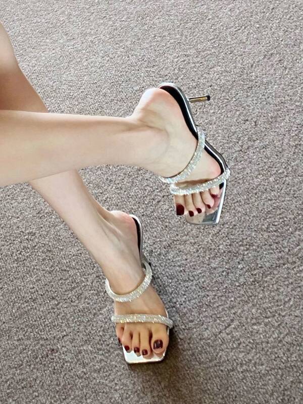 So Beautiful, Square-Toe Open-Toe Rhinestone Stiletto Sandals for Women, Silver High-Heeled Slippers for Women, Suitable for Outdoor Wear So Beautiful, Square-Toe Open-Toe Rhinestone Stiletto Sandals for Women, Silver High-Heeled Slippers for Women, Suitable for Outdoor Wear