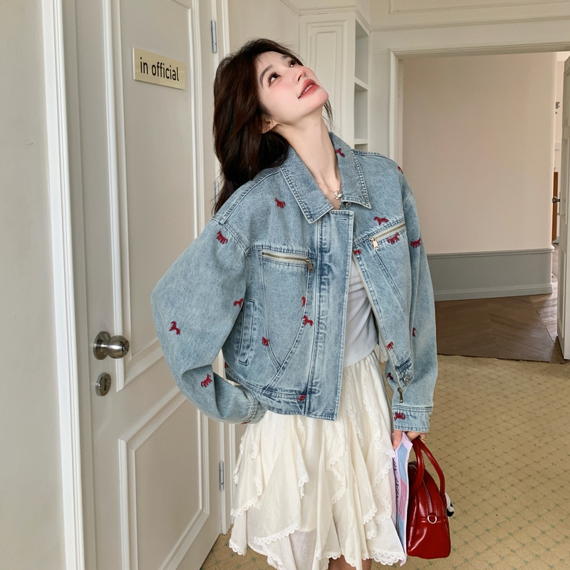There Is Money on the "Horse." ◆ Embroidered Denim Jacket for Women, Short Style, 2026 Spring New Model, This Year's Popular Sweet Jacket.