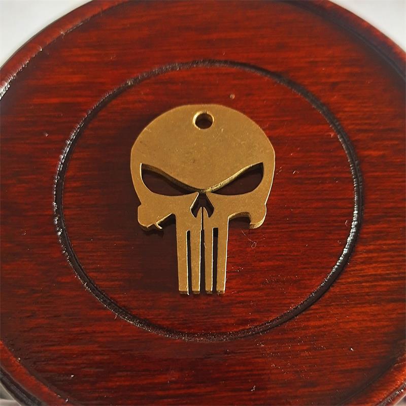 Punisher Car Keychain Skull Pendant Key Chain Face Mask Pure Copper Wire Cutting Crafts Mechanical Processing Badge