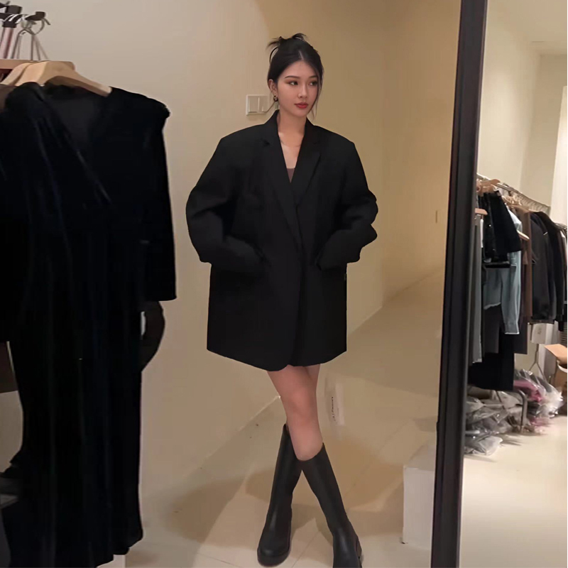 Relaxed Oversized Silhouette with Large Shoulder Pads, Loose Casual Black Mid-Length Blazer for Women, Suitable for Spring and Autumn