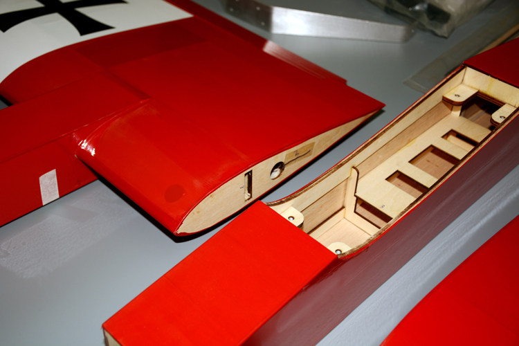 Самолет на дистанционном управление 双发十字军 模型飞机轻木固定翼练习机 油动遥控飞机模型空机揽羽