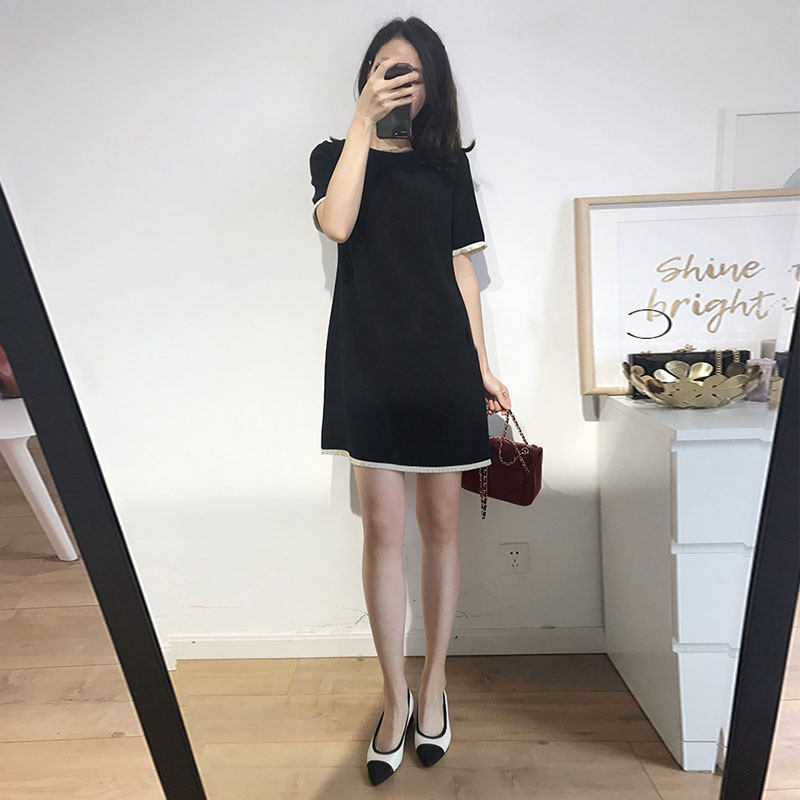 Large size women's clothing 2021 summer new fat mm dress age reduction cover belly show thin temperament heart machine Hepburn small black dress