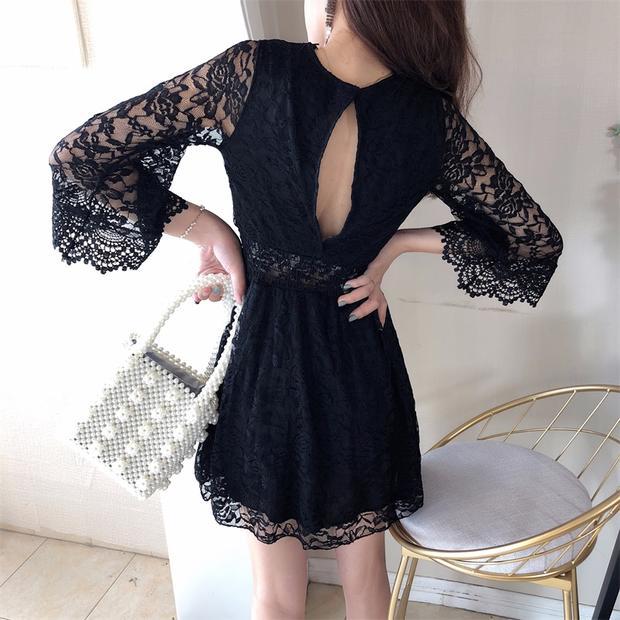 Đêm váy nữ 2018 mùa thu mới sexy mỏng một từ tính khí v- cổ eo siêu cổ tích ren váy váy chữ a ngắn