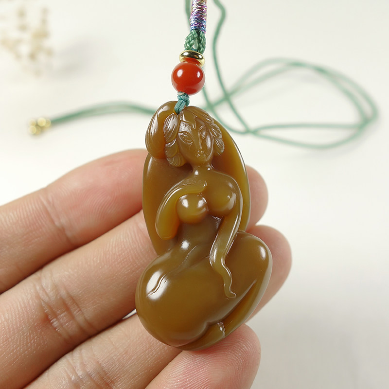 Xinjiang and Tian Yuyu and the late Sugar Yugui People's Pendant Su Master Wei has Feng's works to meet your female bodyguards 18 8 gr