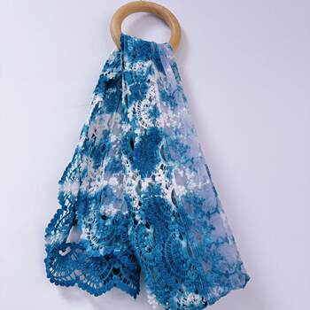 Yiche tie-dye original design handmade plant blue dyed grass dyed lace embroidery sun protection travel shawl ຜ້າພັນຄໍຍາວ