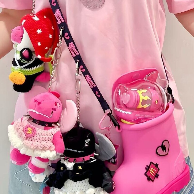 Mcdonald's Collaboration with Wang Sulong: Rotating Pink Boot Bag, Headphone Bag, Pendant, Small Card, Merchandise Mcdonald's Collaboration with Wang Sulong: Rotating Pink Boot Bag, Headphone Bag, Pendant, Small Card, Merchandise