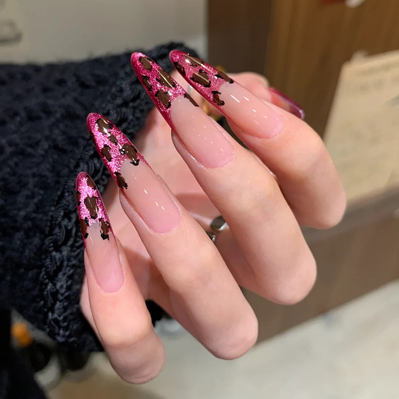 Handmade Autumn and Winter Style, High-End, Sweet and Cool, Complexion-Enhancing, French-Style Dragon Fruit Color Leopard Print Cat-Eye Fake Nails, Wearable Nail Art