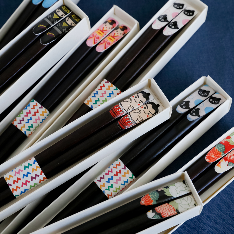 Japanese solid wood creative nail art chopsticks Single box pointed chopsticks Sushi chopsticks Household log chopsticks Couple chopsticks